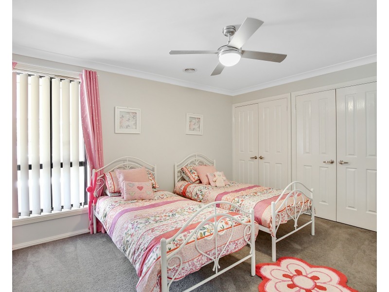 6 BURROWS COURT, Orange NSW 2800