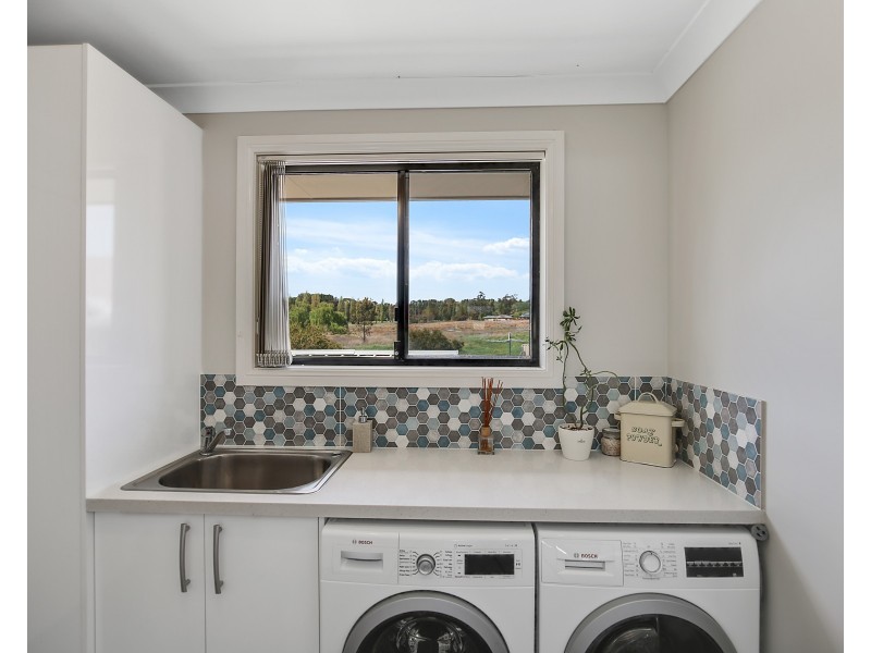 6 BURROWS COURT, Orange NSW 2800