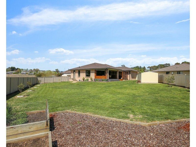 6 BURROWS COURT, Orange NSW 2800