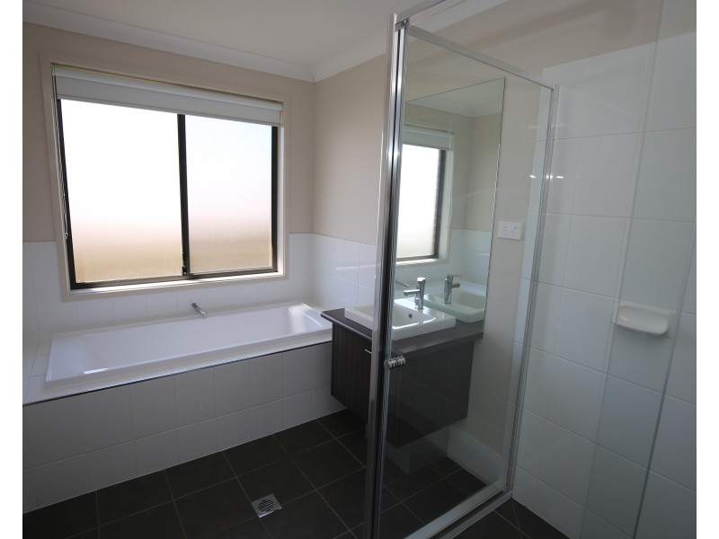 54 Glasson Drive, Orange NSW 2800