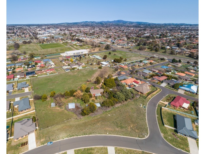 23 Honeyman Drive, Orange NSW 2800