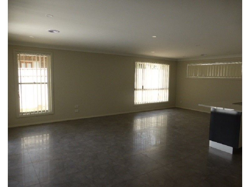15 Hughes Street, Orange NSW 2800