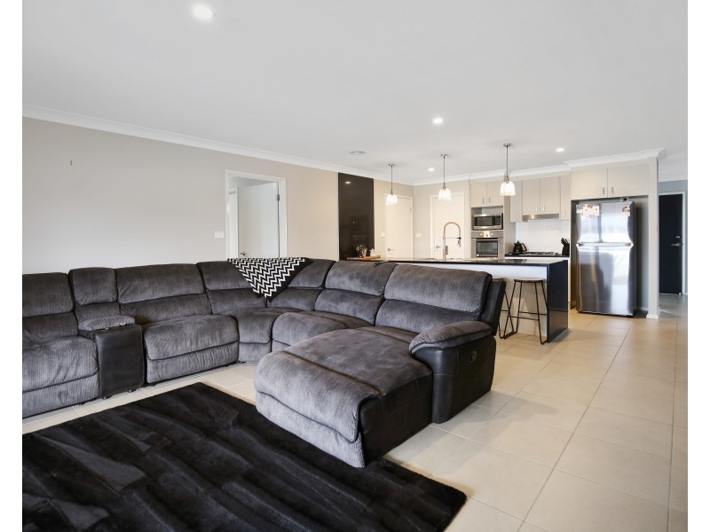 60 MOLLOY DRIVE, Orange NSW 2800