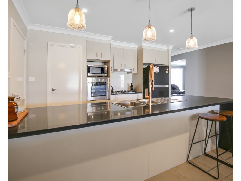 60 MOLLOY DRIVE, Orange NSW 2800
