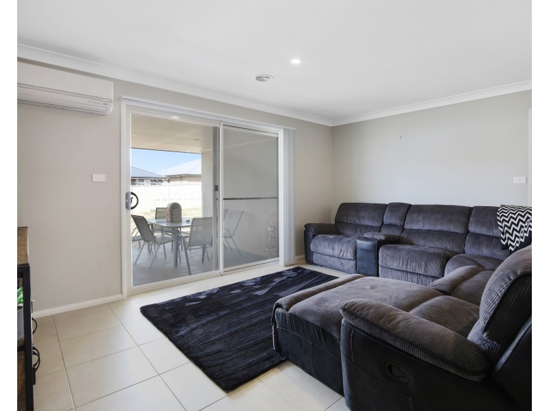 60 MOLLOY DRIVE, Orange NSW 2800