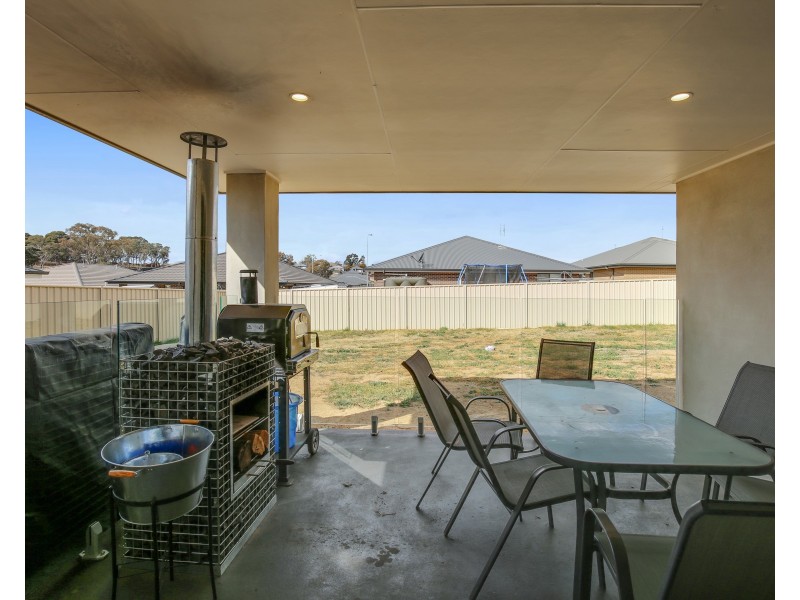 60 MOLLOY DRIVE, Orange NSW 2800