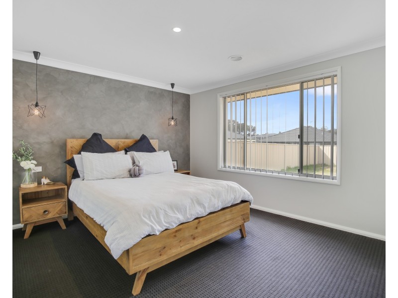60 MOLLOY DRIVE, Orange NSW 2800