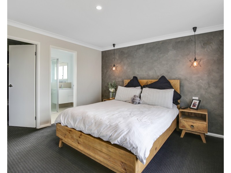 60 MOLLOY DRIVE, Orange NSW 2800