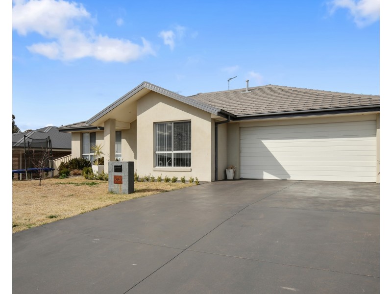 60 MOLLOY DRIVE, Orange NSW 2800