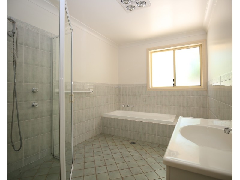 2/1 Terry Turner Drive, Orange NSW 2800