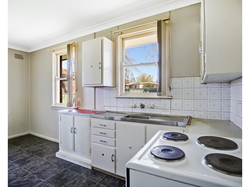 32 Goorawin Road, Orange NSW 2800
