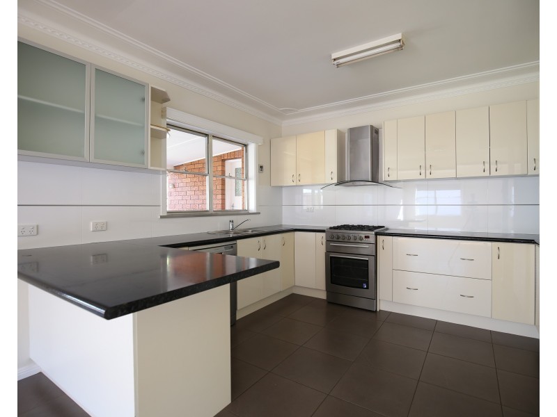 154 Clinton Street, Orange NSW 2800