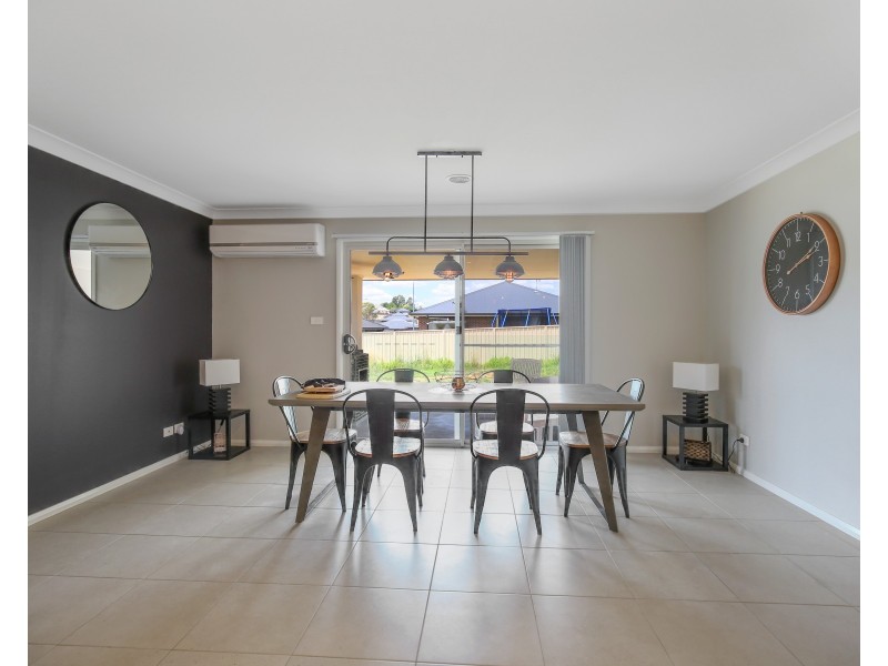 60 Molloy Drive, Orange NSW 2800