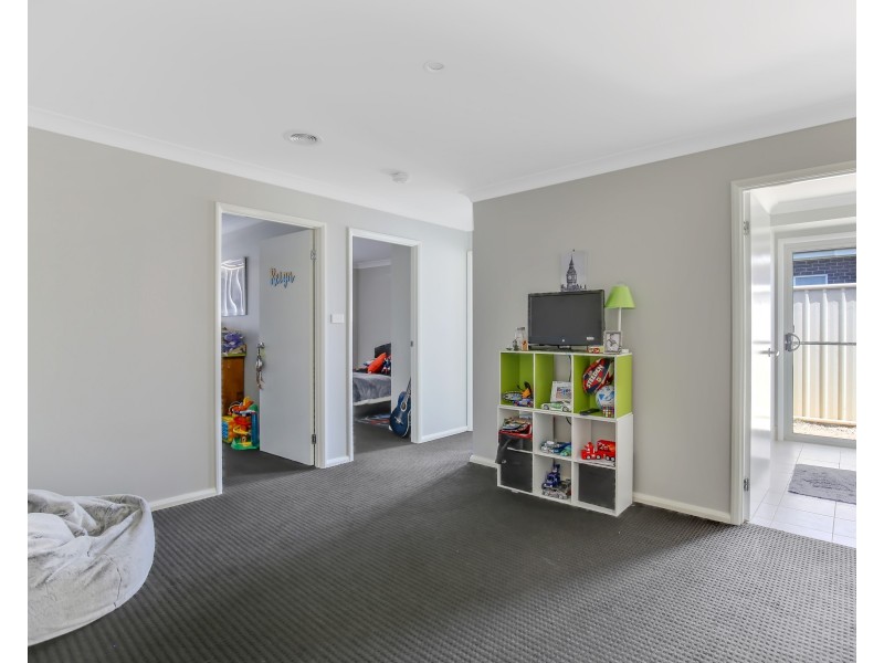 60 Molloy Drive, Orange NSW 2800