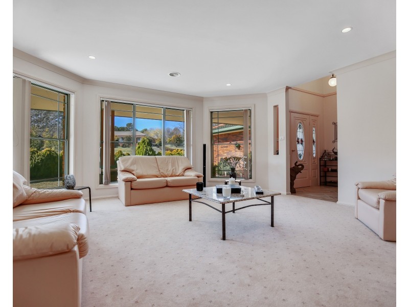 12 Bilton Place, Orange NSW 2800