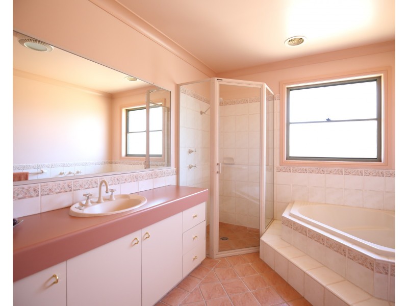 12 Bilton Place, Orange NSW 2800