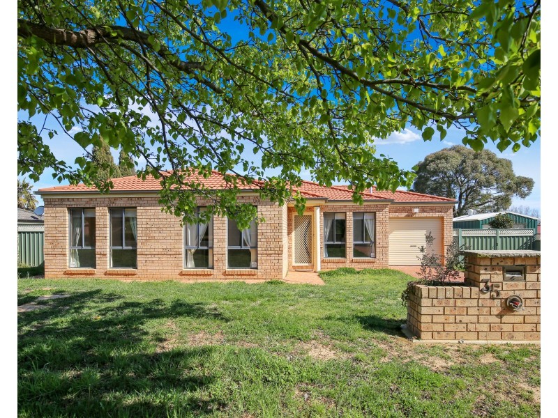 35 Quinlan Run, Orange NSW 2800