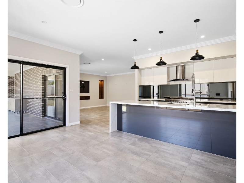 78 Valencia Drive, Orange NSW 2800