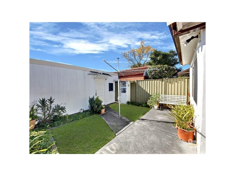 31 Robinson Street, Eastlakes NSW 2018