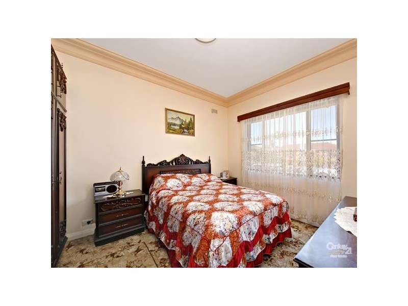 31 Robinson Street, Eastlakes NSW 2018