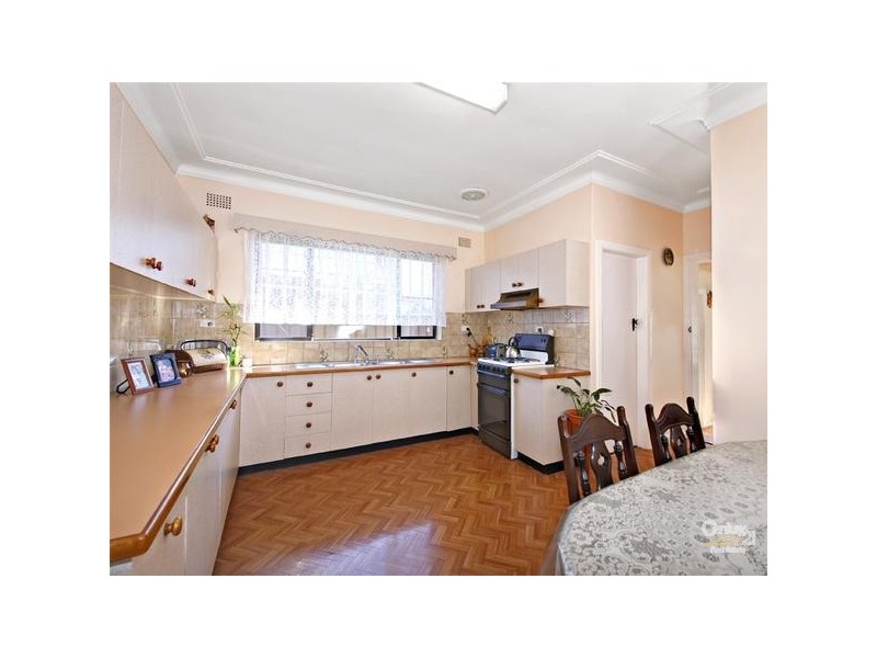 31 Robinson Street, Eastlakes NSW 2018