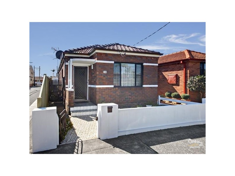 31 Robinson Street, Eastlakes NSW 2018