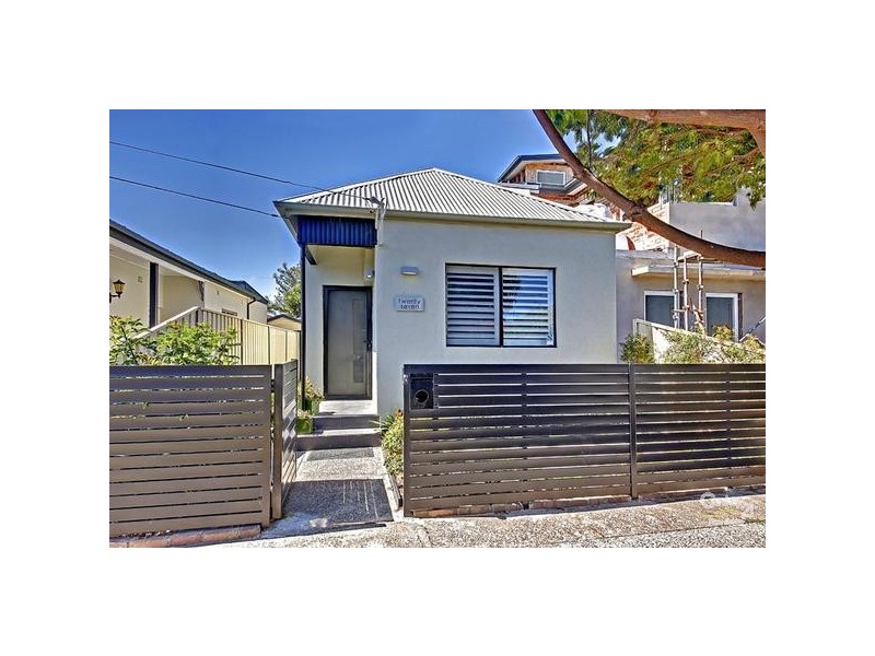 27 Robinson Street, Eastlakes NSW 2018