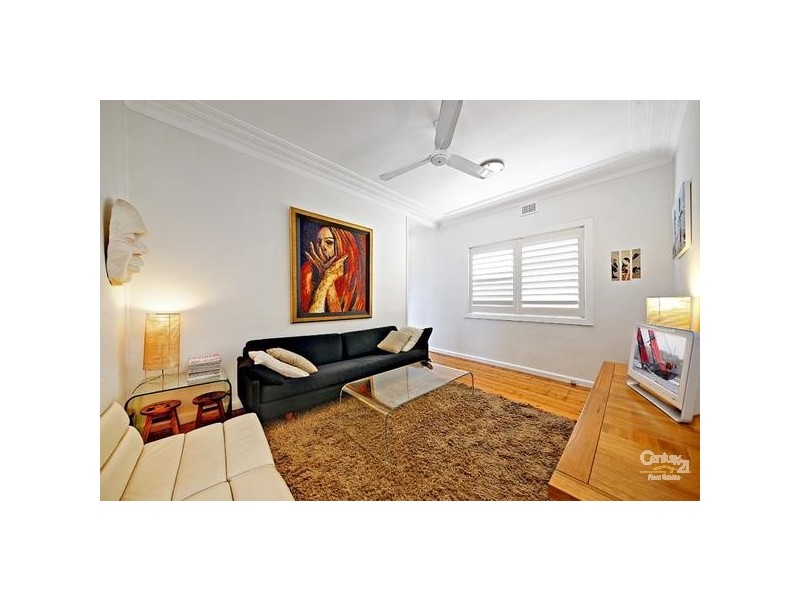 27 Robinson Street, Eastlakes NSW 2018