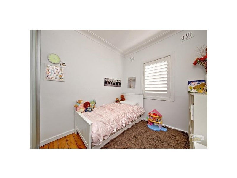 27 Robinson Street, Eastlakes NSW 2018