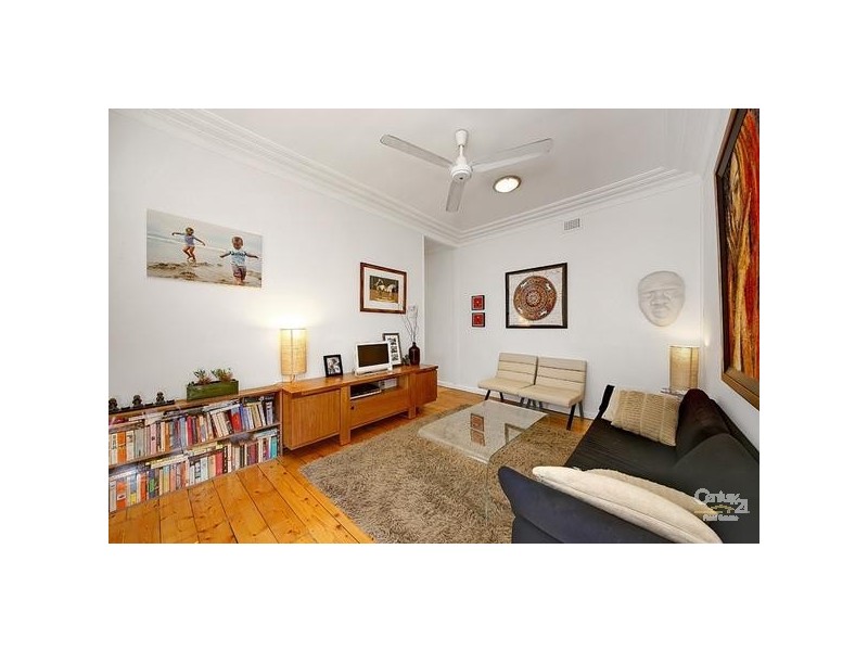 27 Robinson Street, Eastlakes NSW 2018