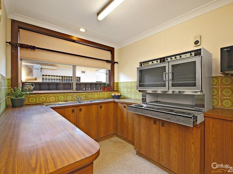 18 Robinson Street, Eastlakes NSW 2018