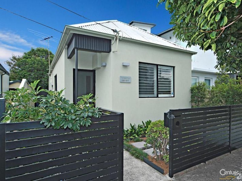 27 Robinson Street, Eastlakes NSW 2018