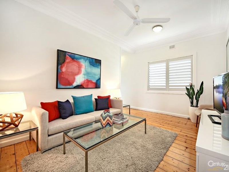 27 Robinson Street, Eastlakes NSW 2018