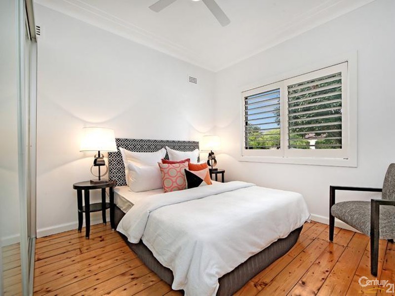 27 Robinson Street, Eastlakes NSW 2018