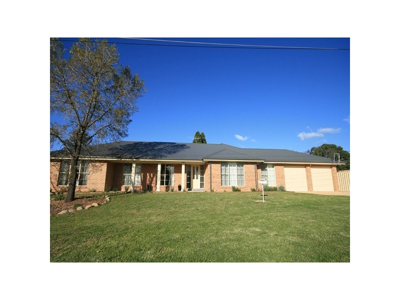 1B Woodbury St, Woodford NSW 2778