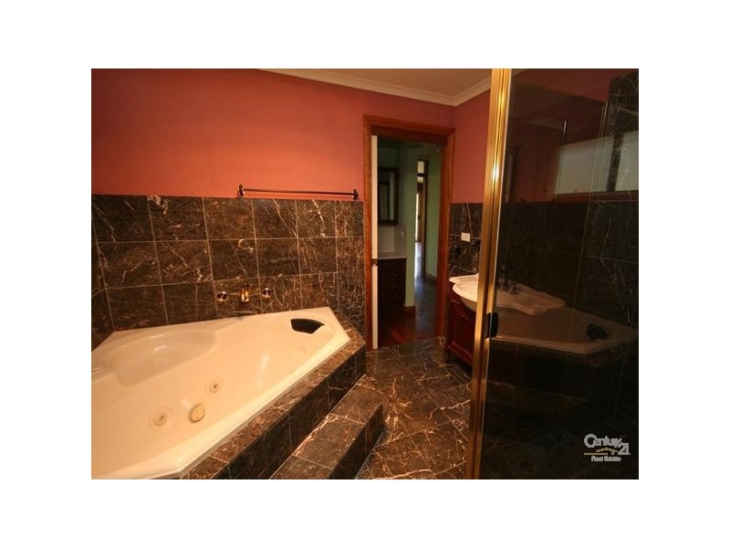 8 Adeline Street, Faulconbridge NSW 2776