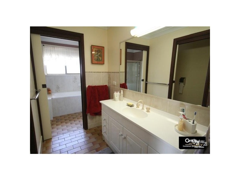 42 Peninsula Road, Valley Heights NSW 2777