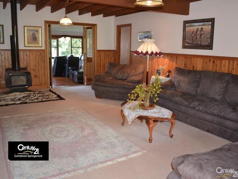 104 Davies Ave, Springwood NSW 2777