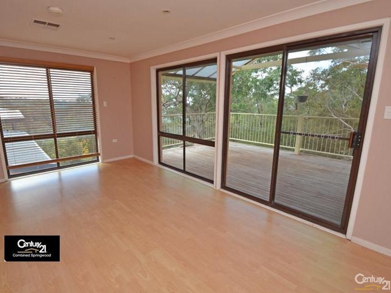 7 Roberts Pde, Hawkesbury Heights NSW 2777