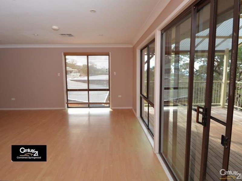 7 Roberts Pde, Hawkesbury Heights NSW 2777