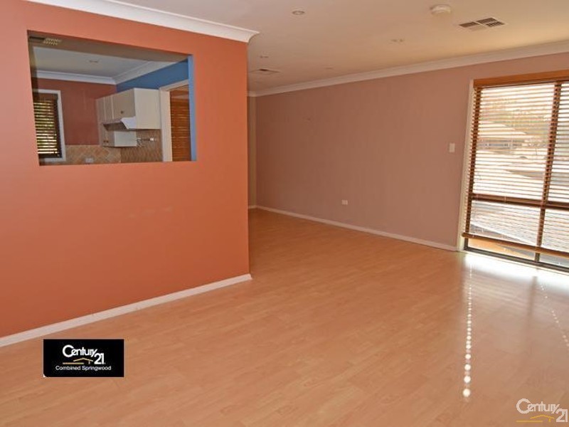 7 Roberts Pde, Hawkesbury Heights NSW 2777