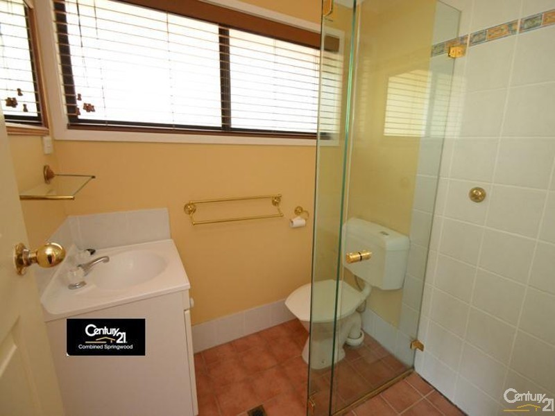 7 Roberts Pde, Hawkesbury Heights NSW 2777