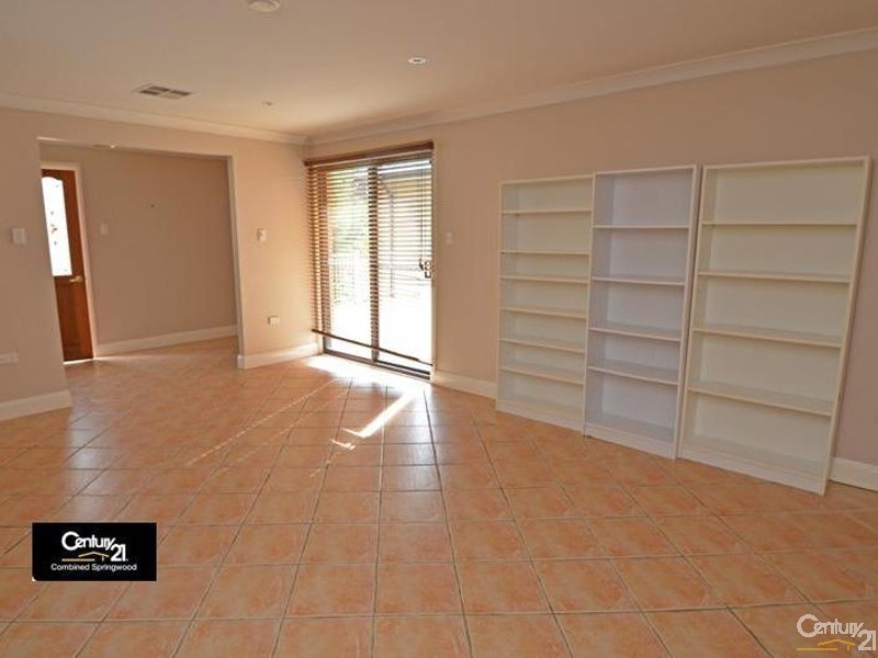 7 Roberts Pde, Hawkesbury Heights NSW 2777