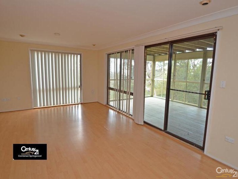 7 Roberts Pde, Hawkesbury Heights NSW 2777