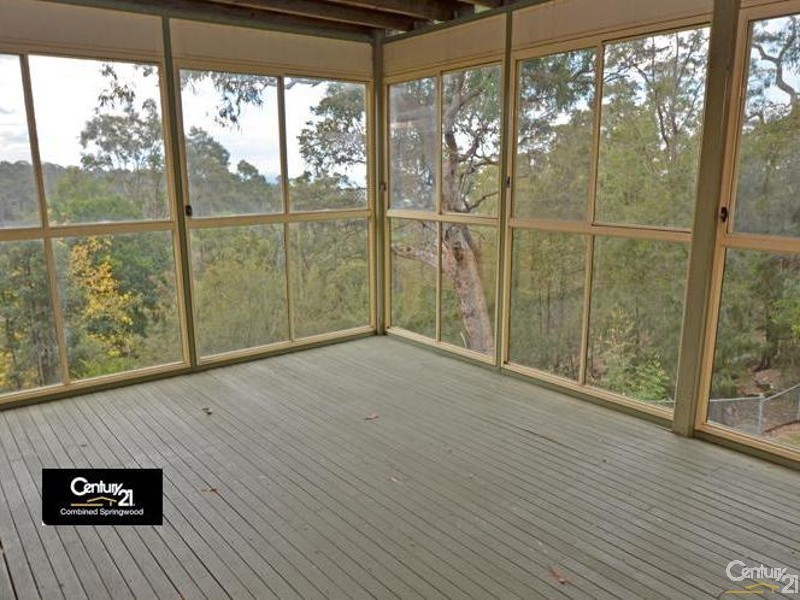 7 Roberts Pde, Hawkesbury Heights NSW 2777