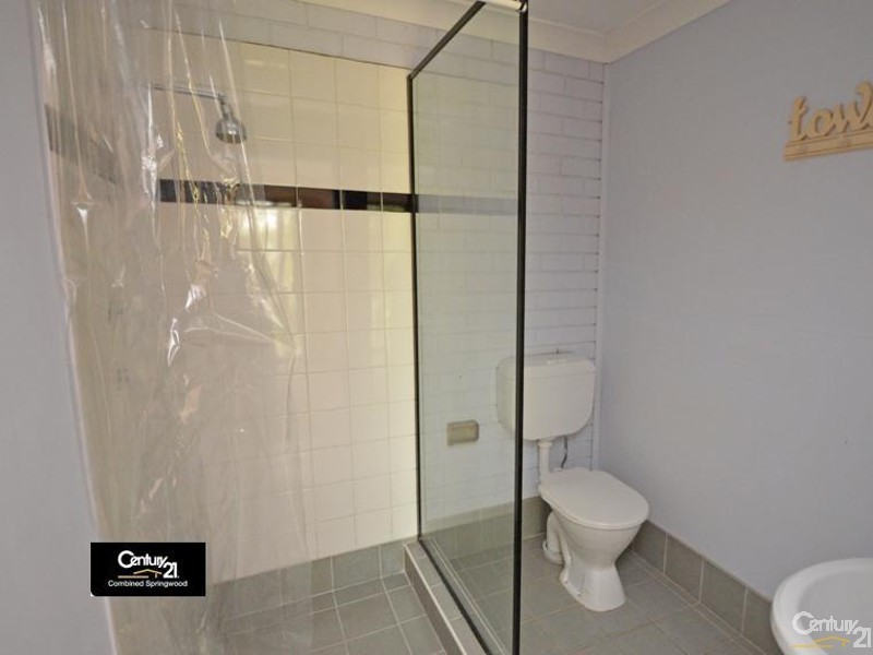 7 Roberts Pde, Hawkesbury Heights NSW 2777