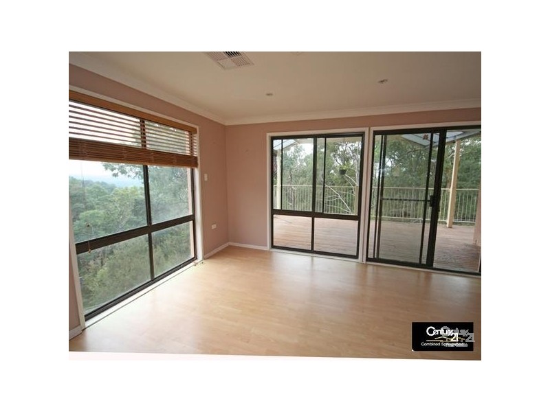 7 Roberts Parade, Hawkesbury Heights NSW 2777