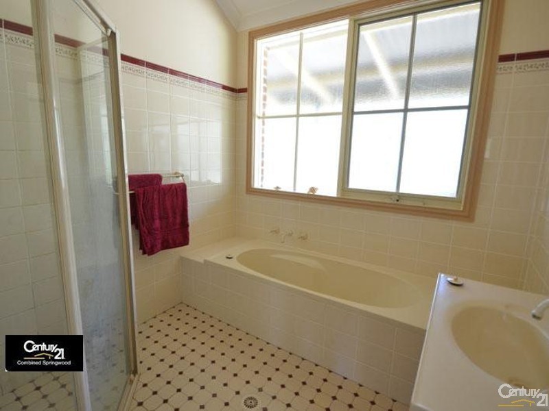 3 Banjo Pl, Springwood NSW 2777