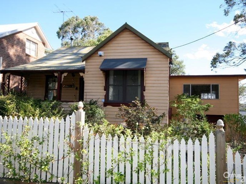 36 Valley Rd, Springwood NSW 2777