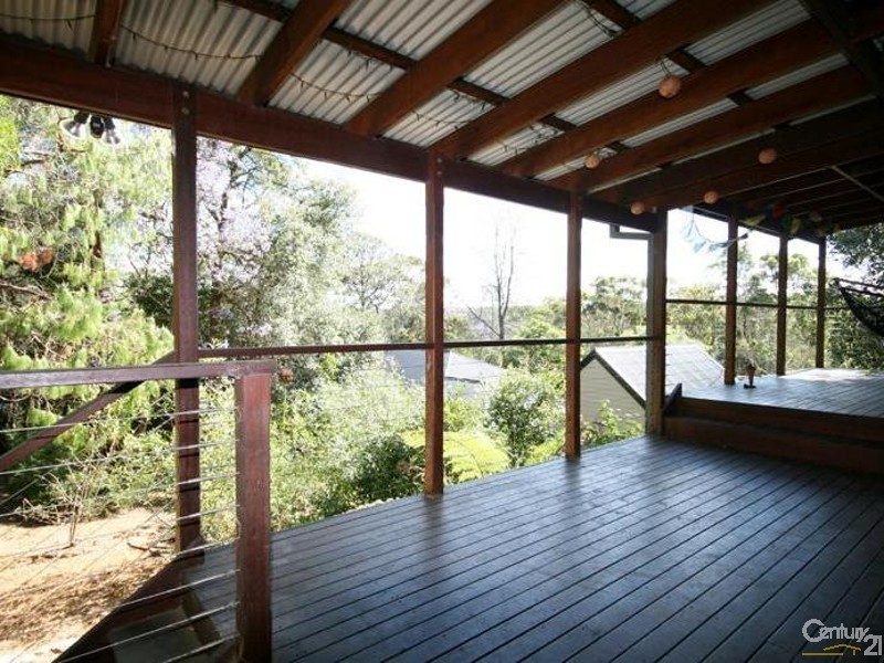 36 Valley Rd, Springwood NSW 2777